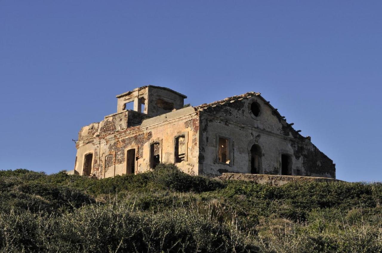 SantʼAntìoco B&B Glamping Semaforo Capo Sperone الغرفة الصورة